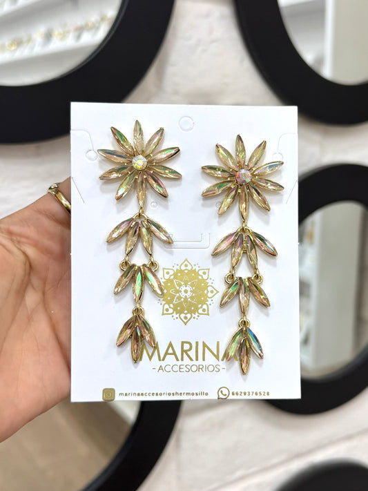 Aretes de pedrería dorados