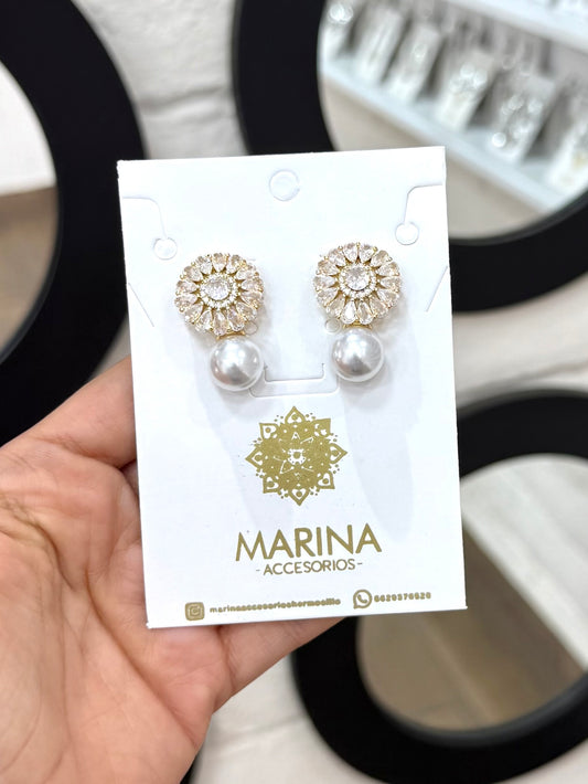 Aretes de pedrería dorados
