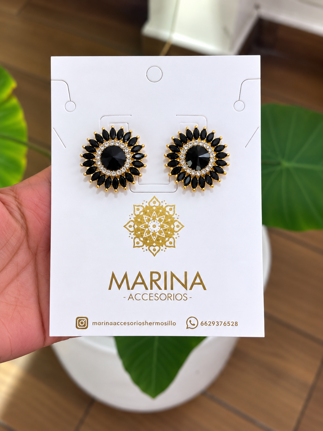 Aretes de pedrería negros