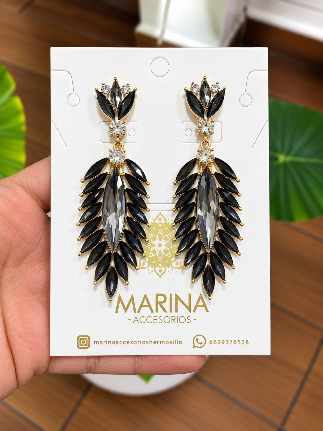 Aretes de pedrería negros