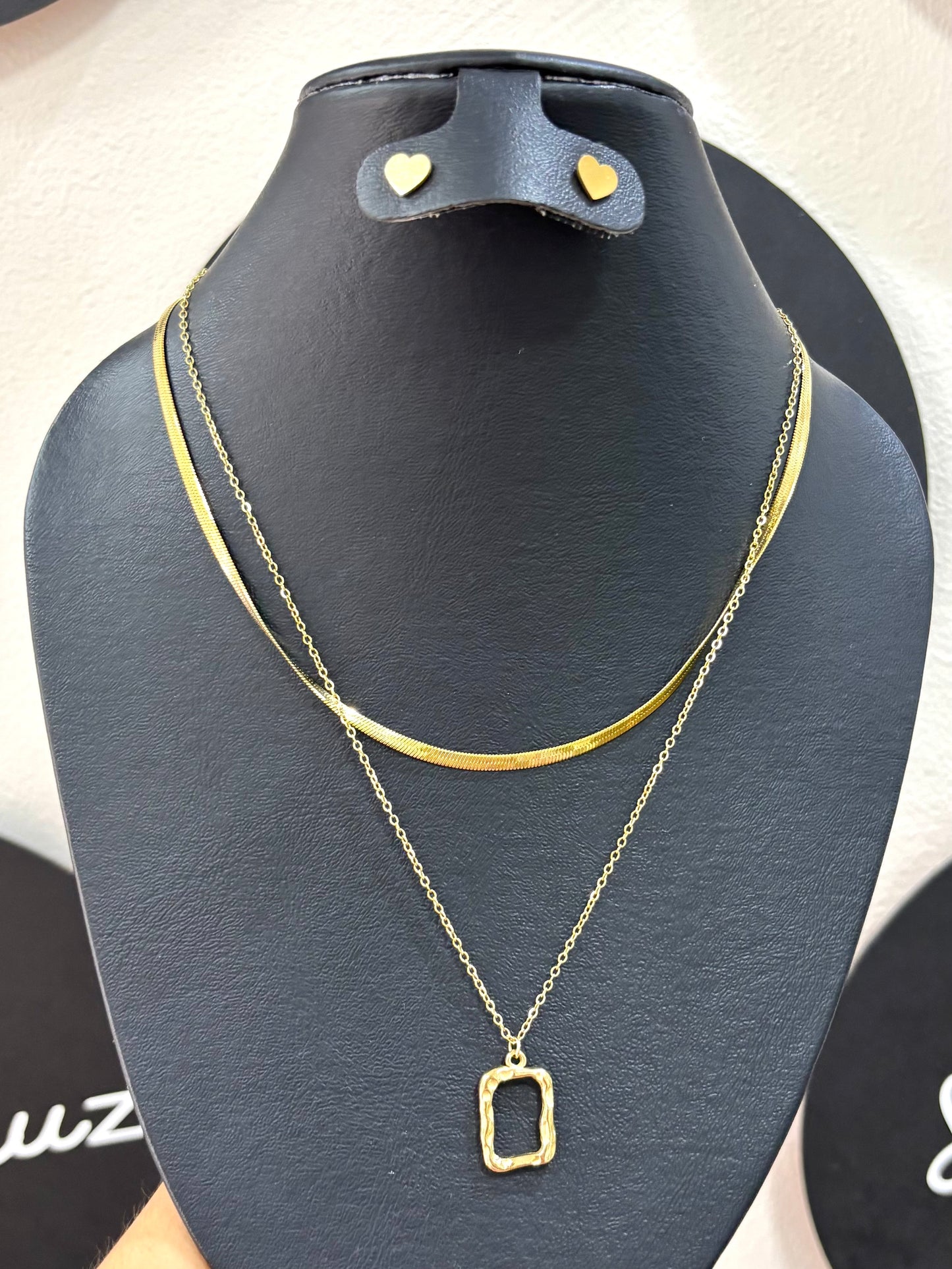 Collar doble cuadrado