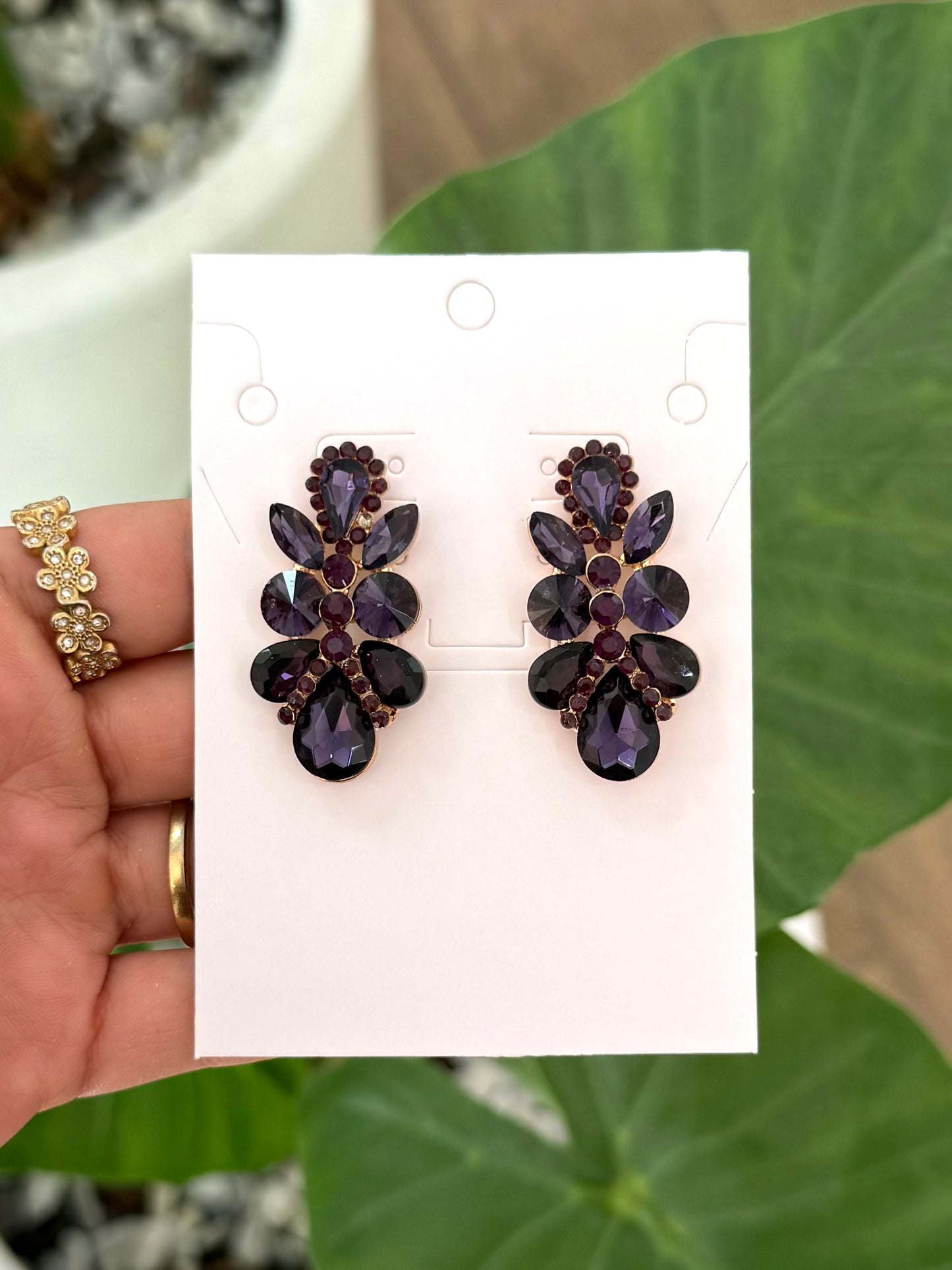 Aretes de pedrería morados