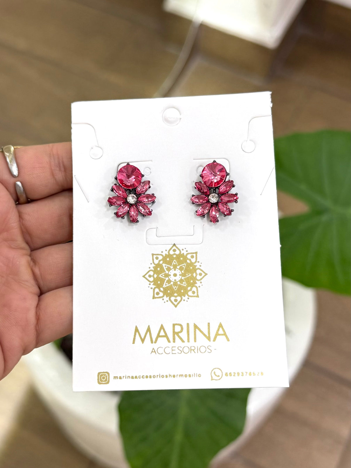 Arete de pedrería rosa