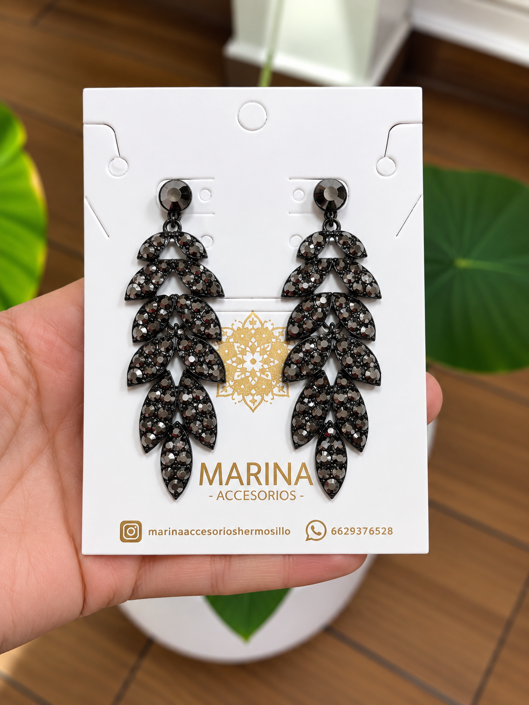 Aretes de pedrería negros