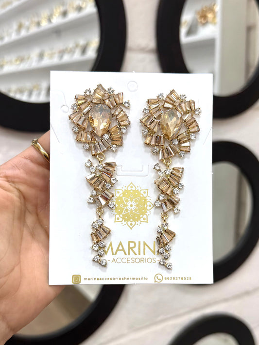 Aretes de pedrería dorados
