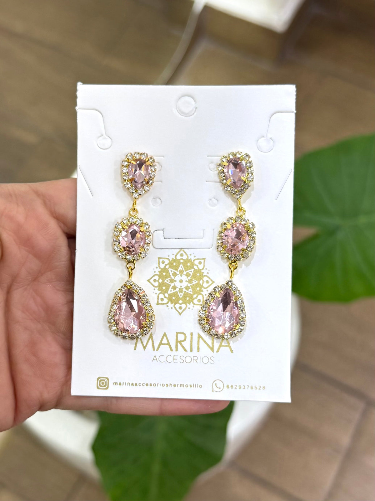 Arete de pedrería rosa