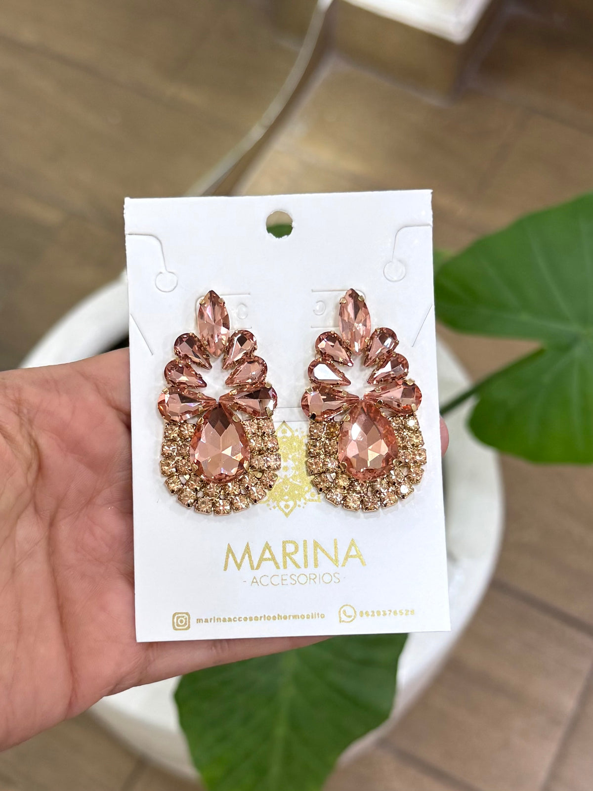Arete de pedrería rosa