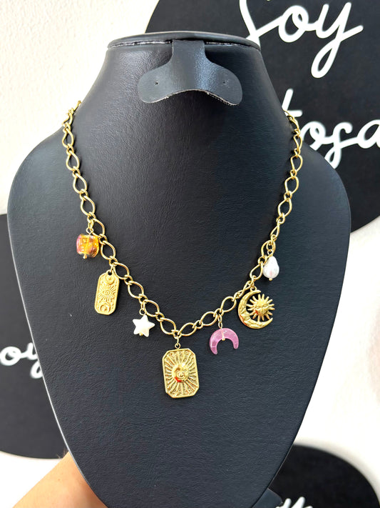 Collar dorado dijes