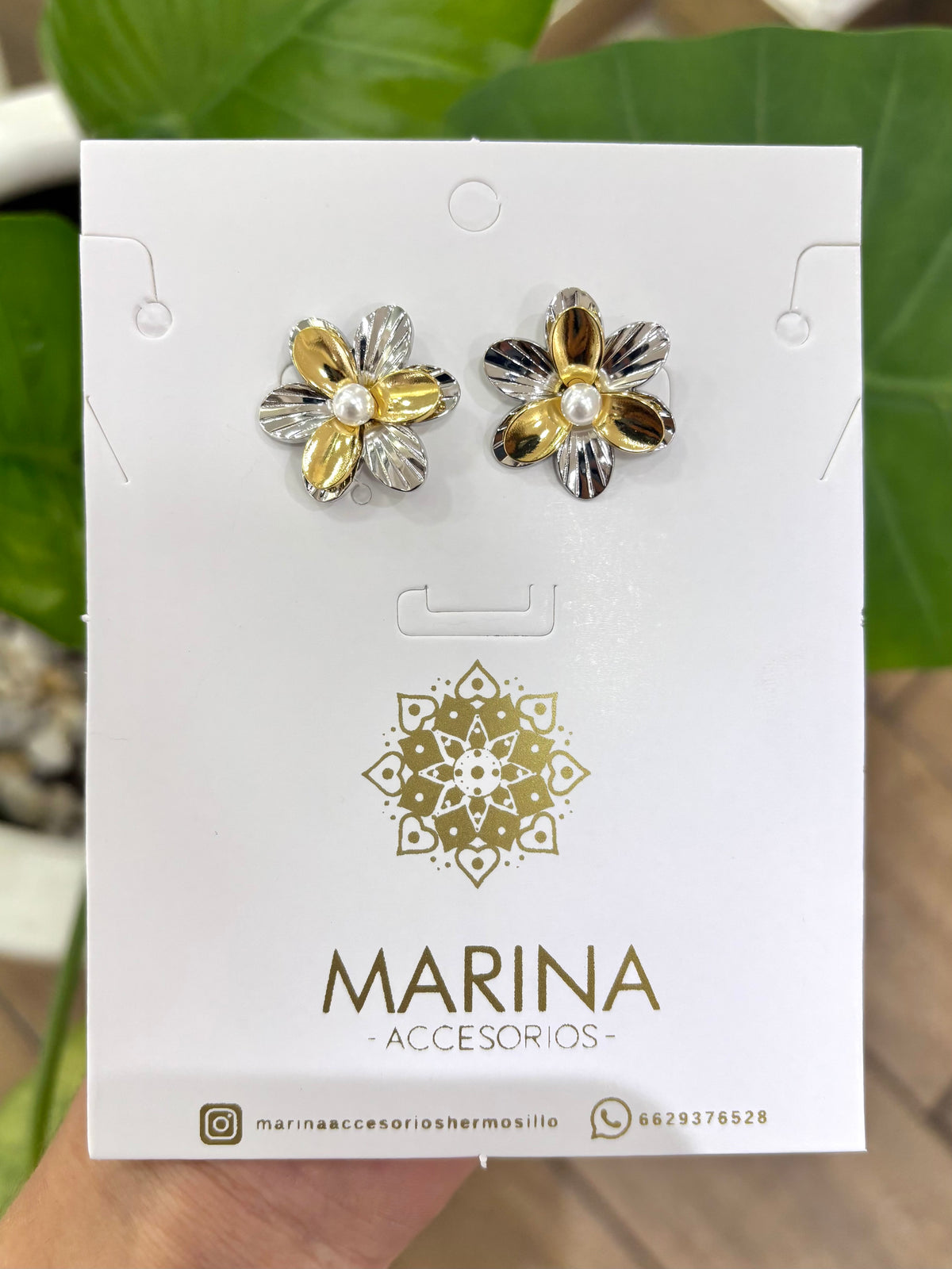 Aretes casual bicolor flor