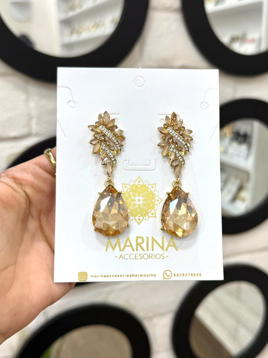 Aretes de pedrería dorados