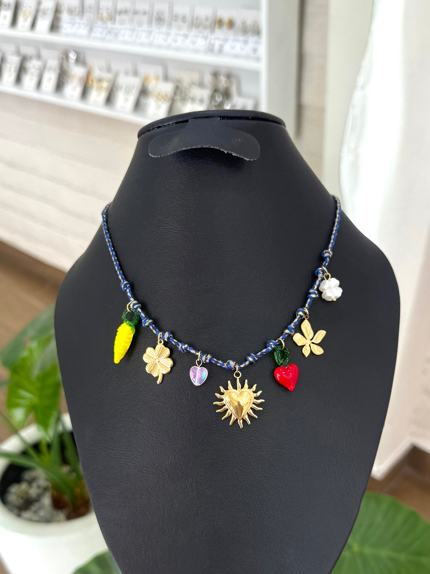Collar corazón y dijes