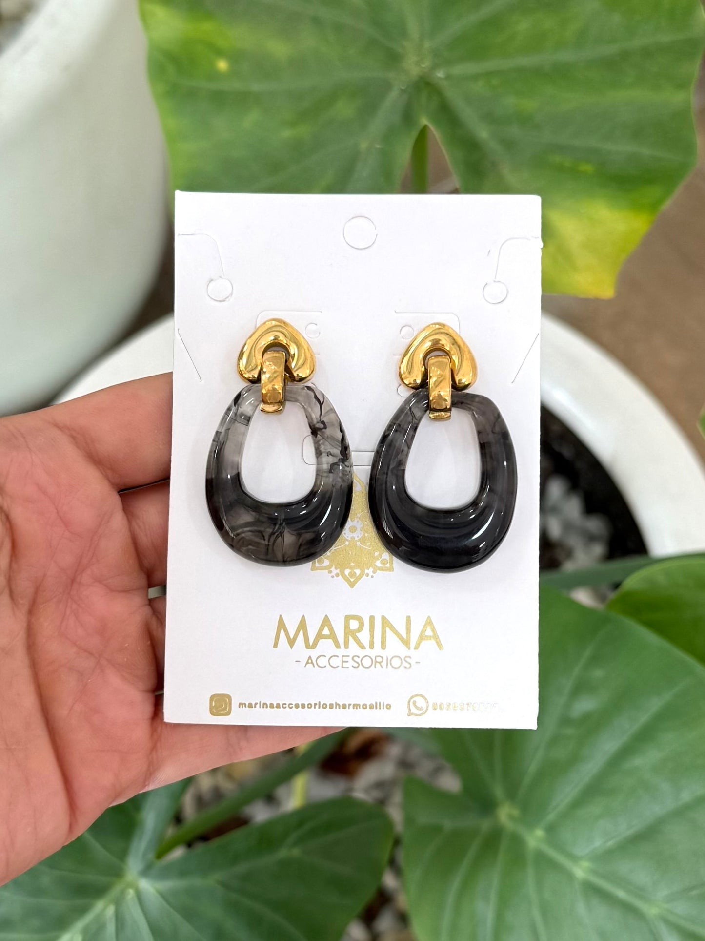 Arete casual negro