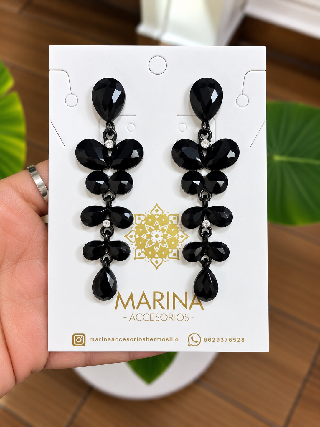 Aretes de pedrería negros
