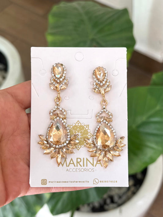 Aretes de pedrería dorados
