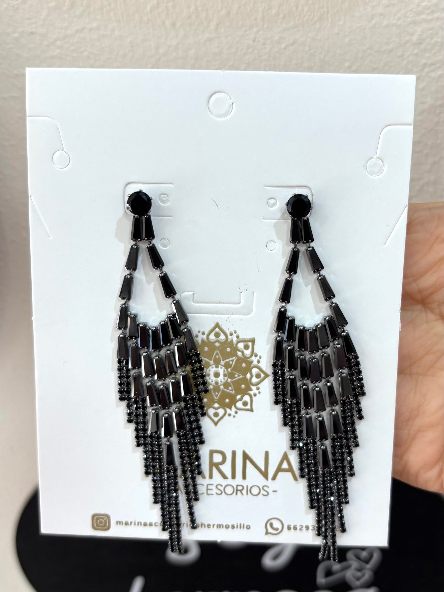 Arete de pedrería negro