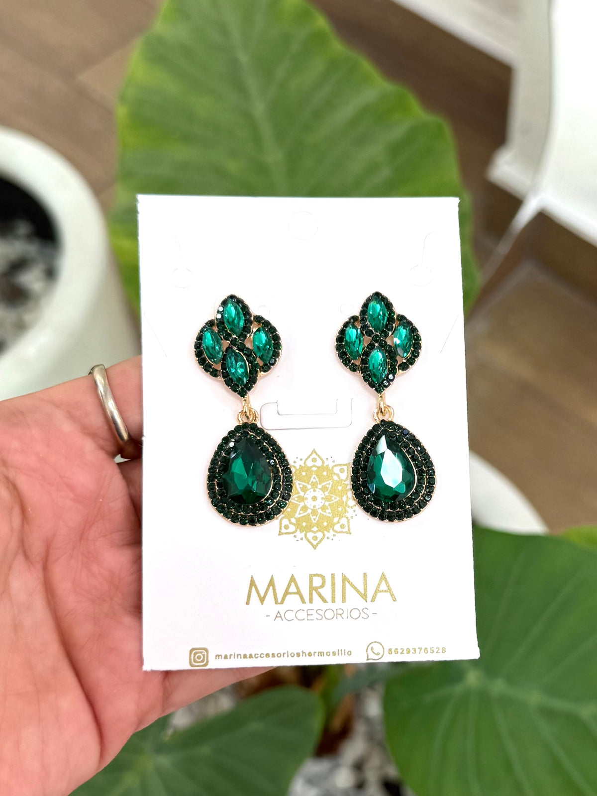 Aretes de pedrería verdes