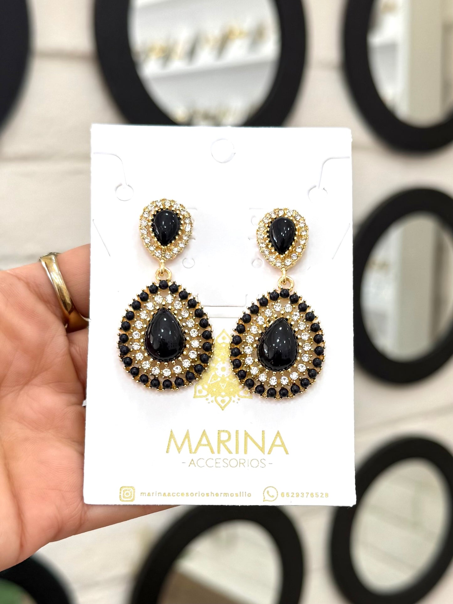 Aretes de pedrería negros