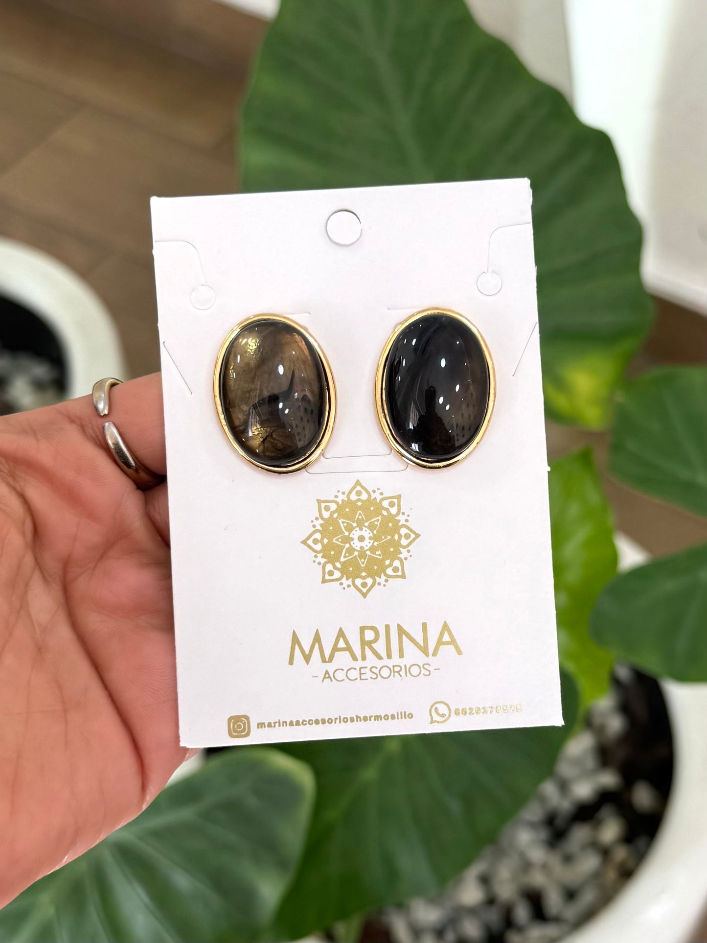 Arete casual negro