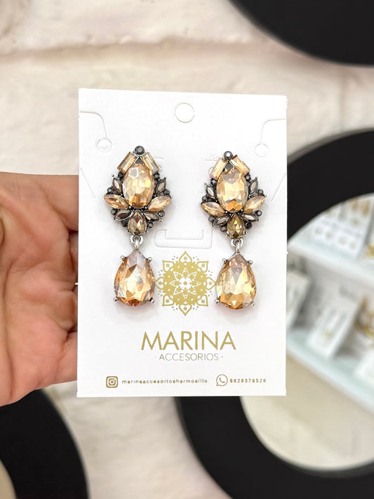 Aretes de pedrería dorados
