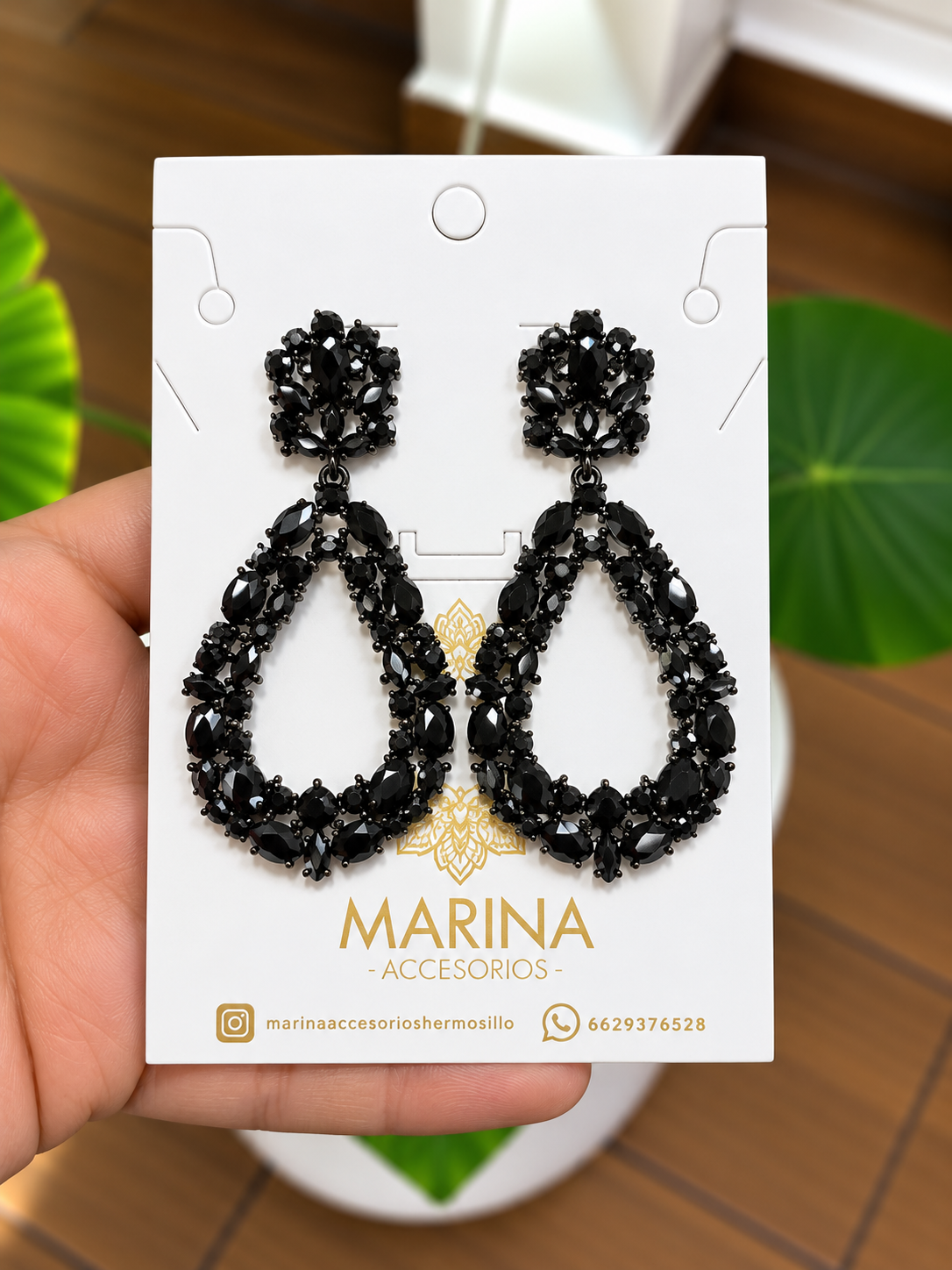 Aretes de pedrería negros
