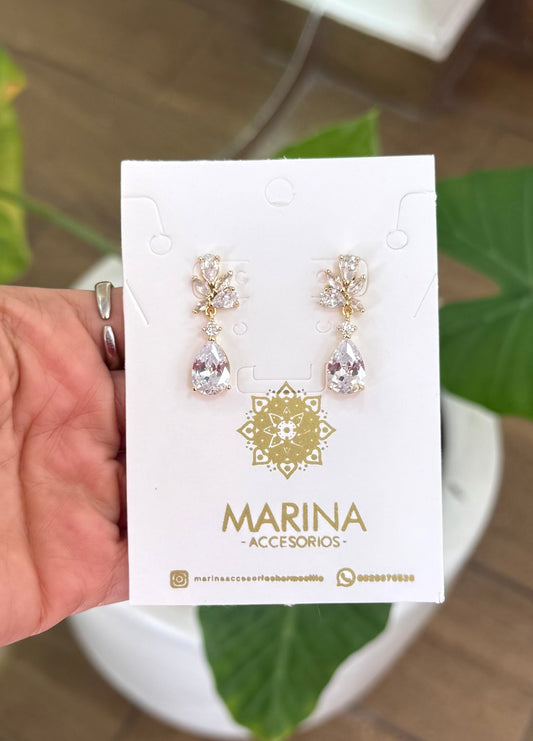 Aretes de pedrería dorados