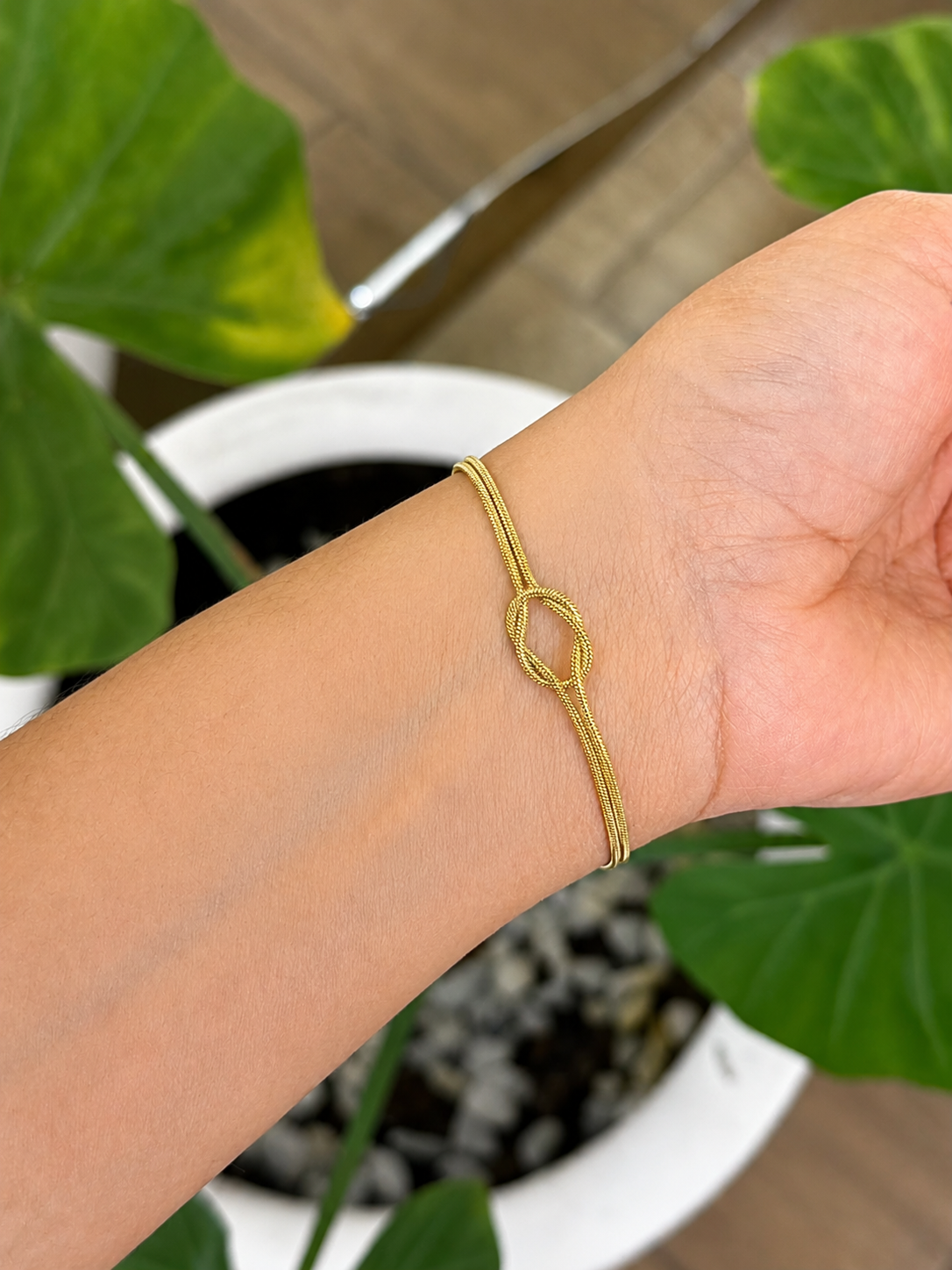 Pulsera nudo dorado