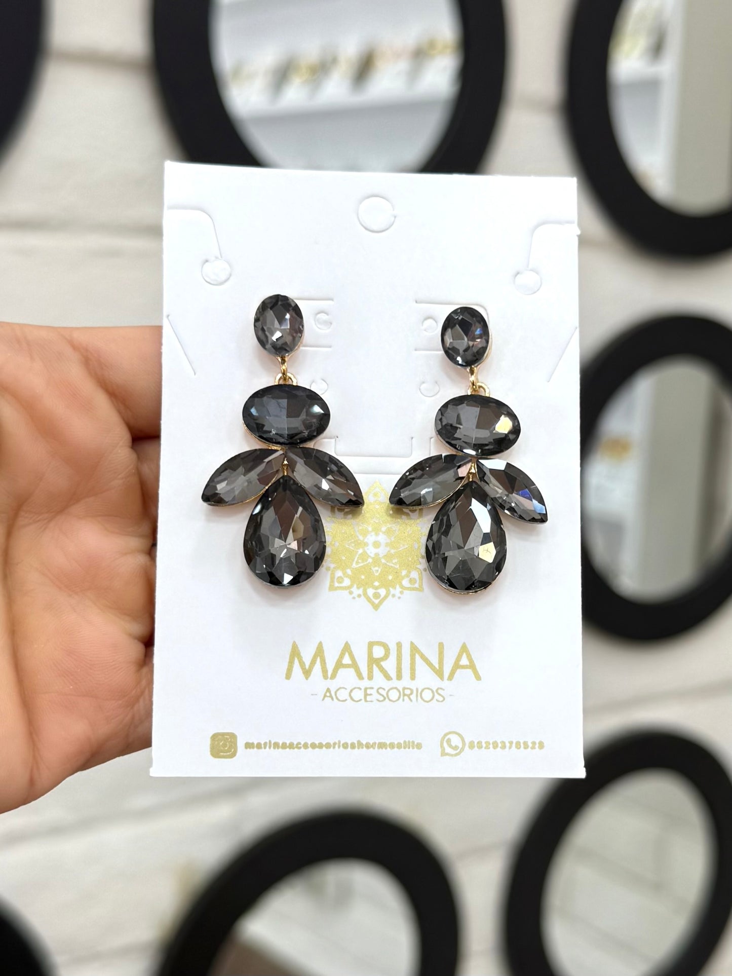 Aretes de pedrería negros