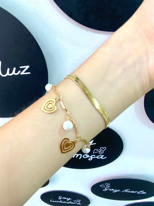 Pulsera perlas y corazones