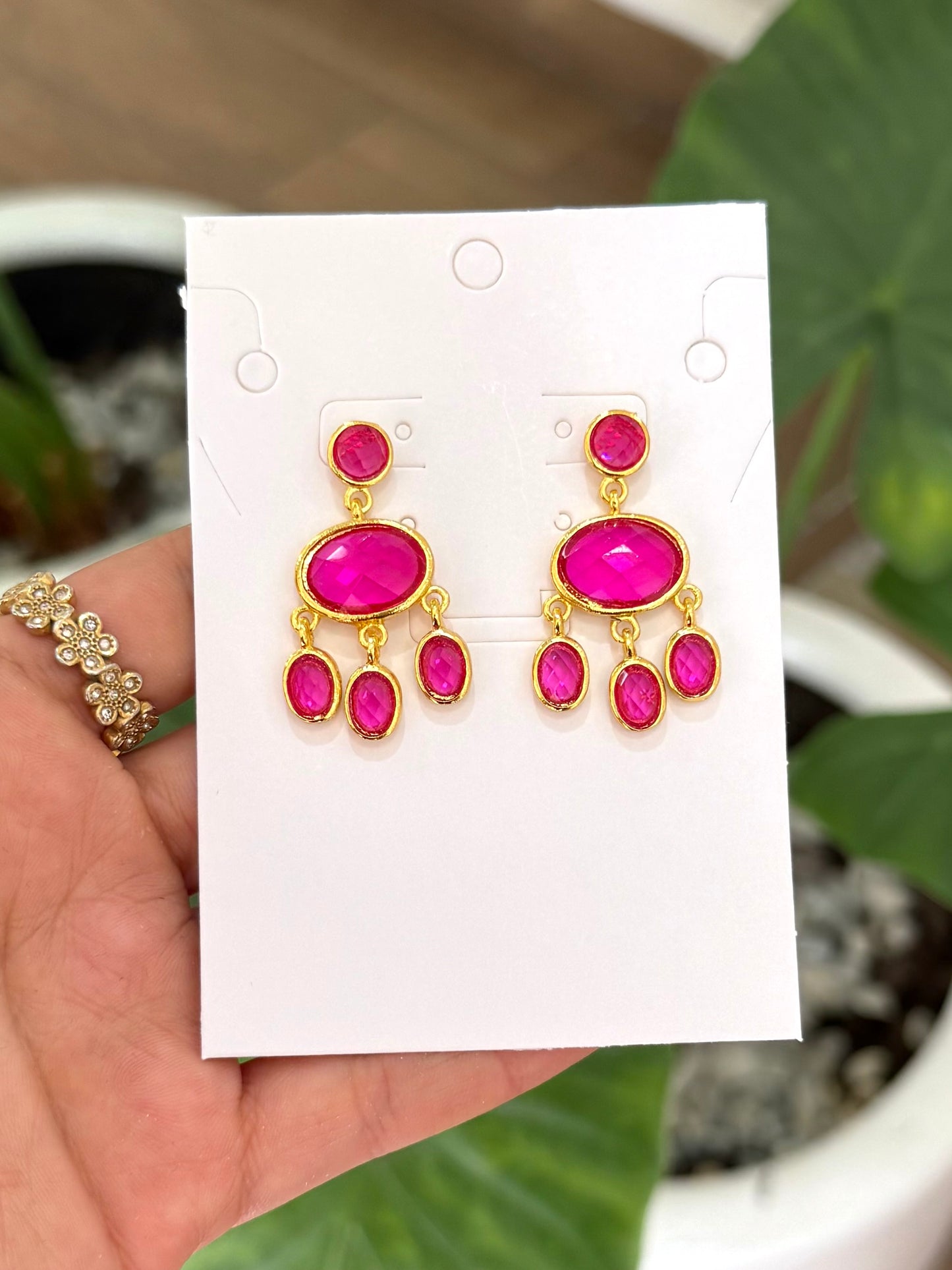 Arete de pedrería rosa