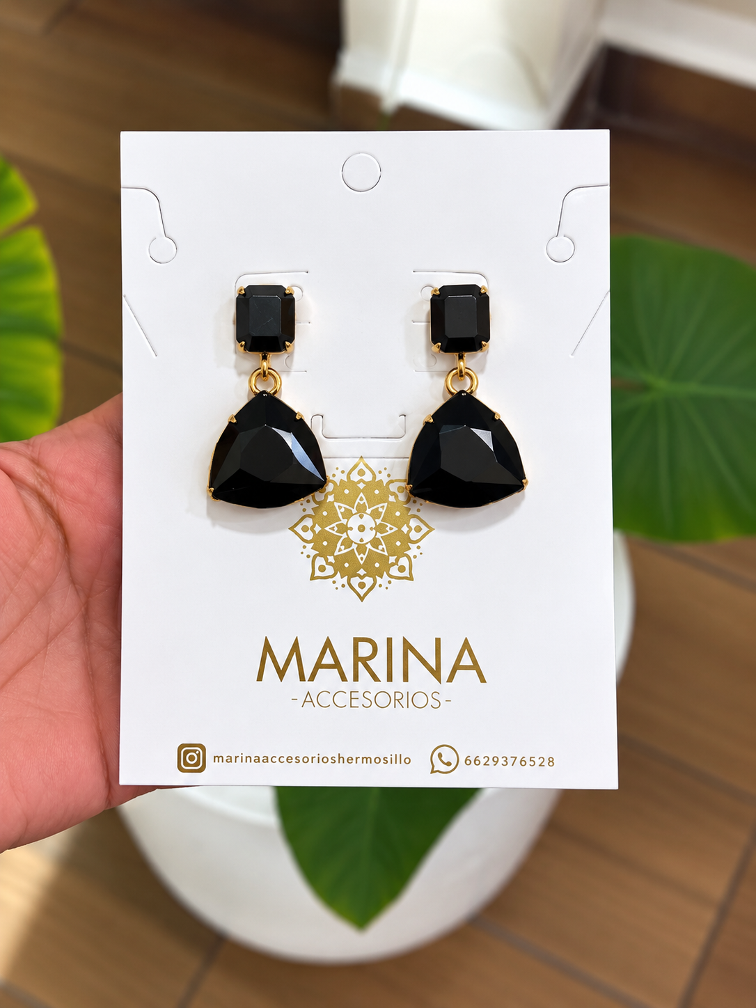 Aretes de pedrería negros