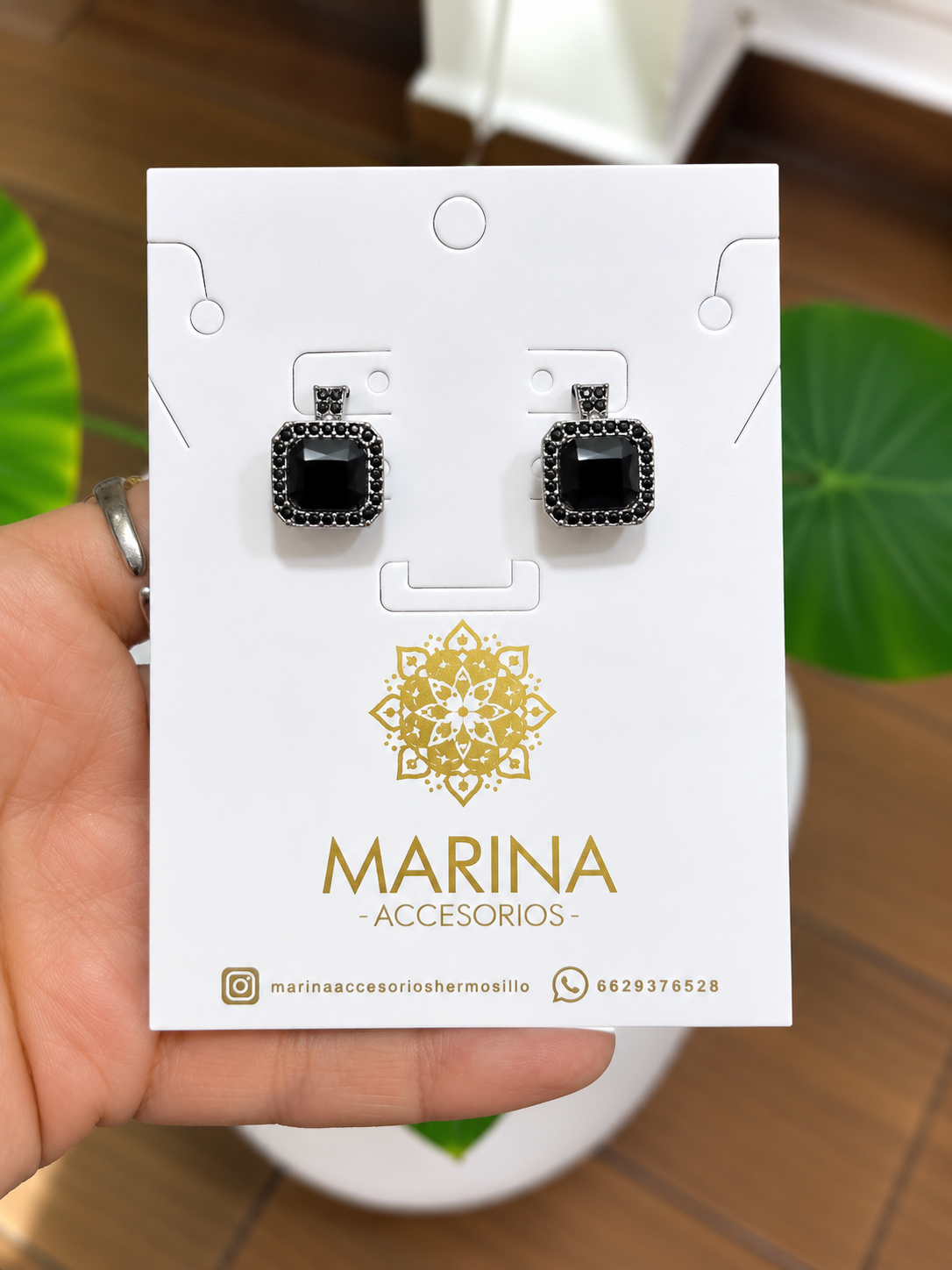 Aretes de pedrería negros