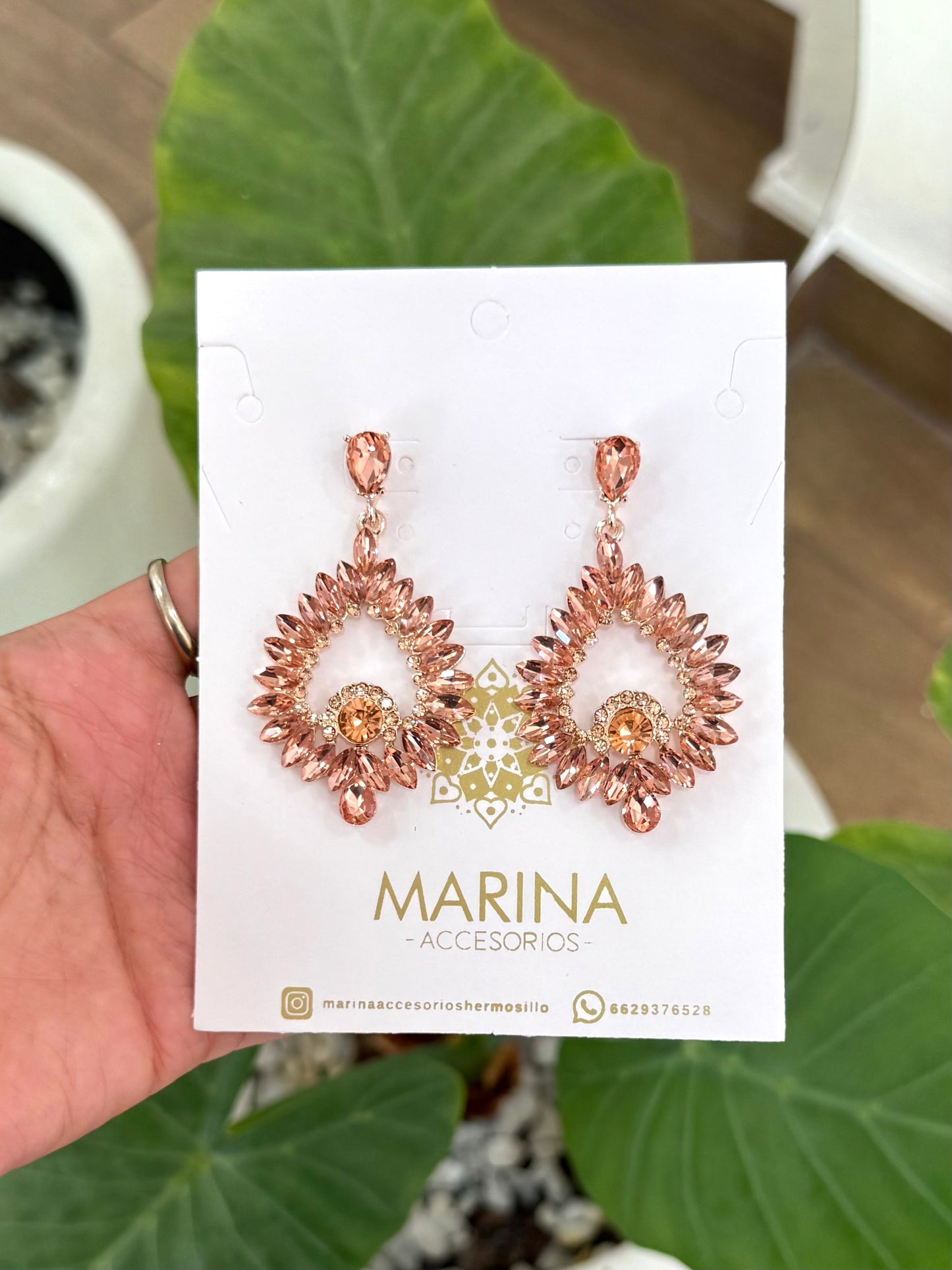 Arete de pedrería rosa