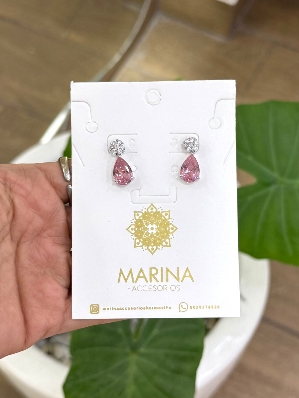 Arete de pedrería rosa