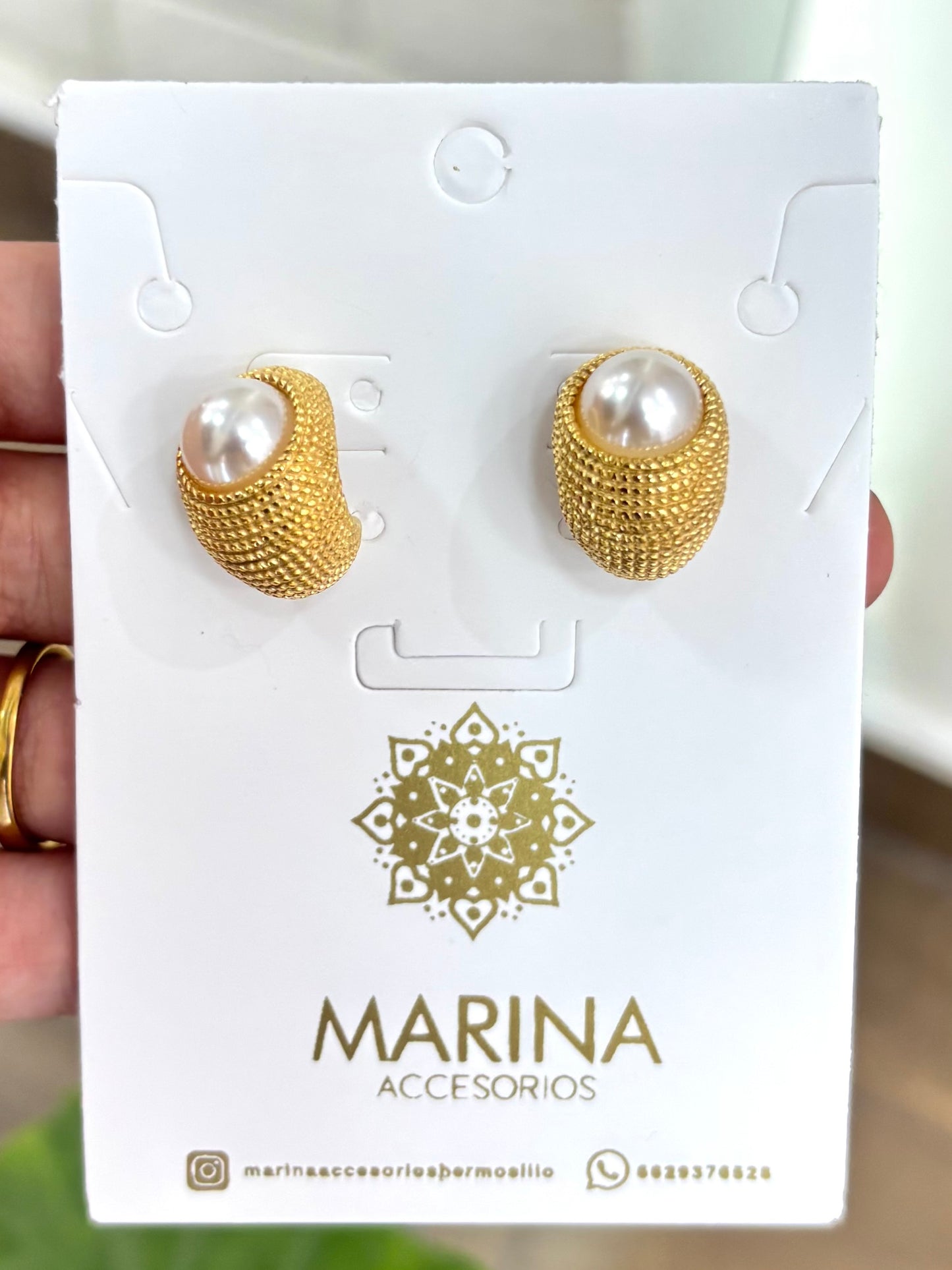 Arete casual con perla