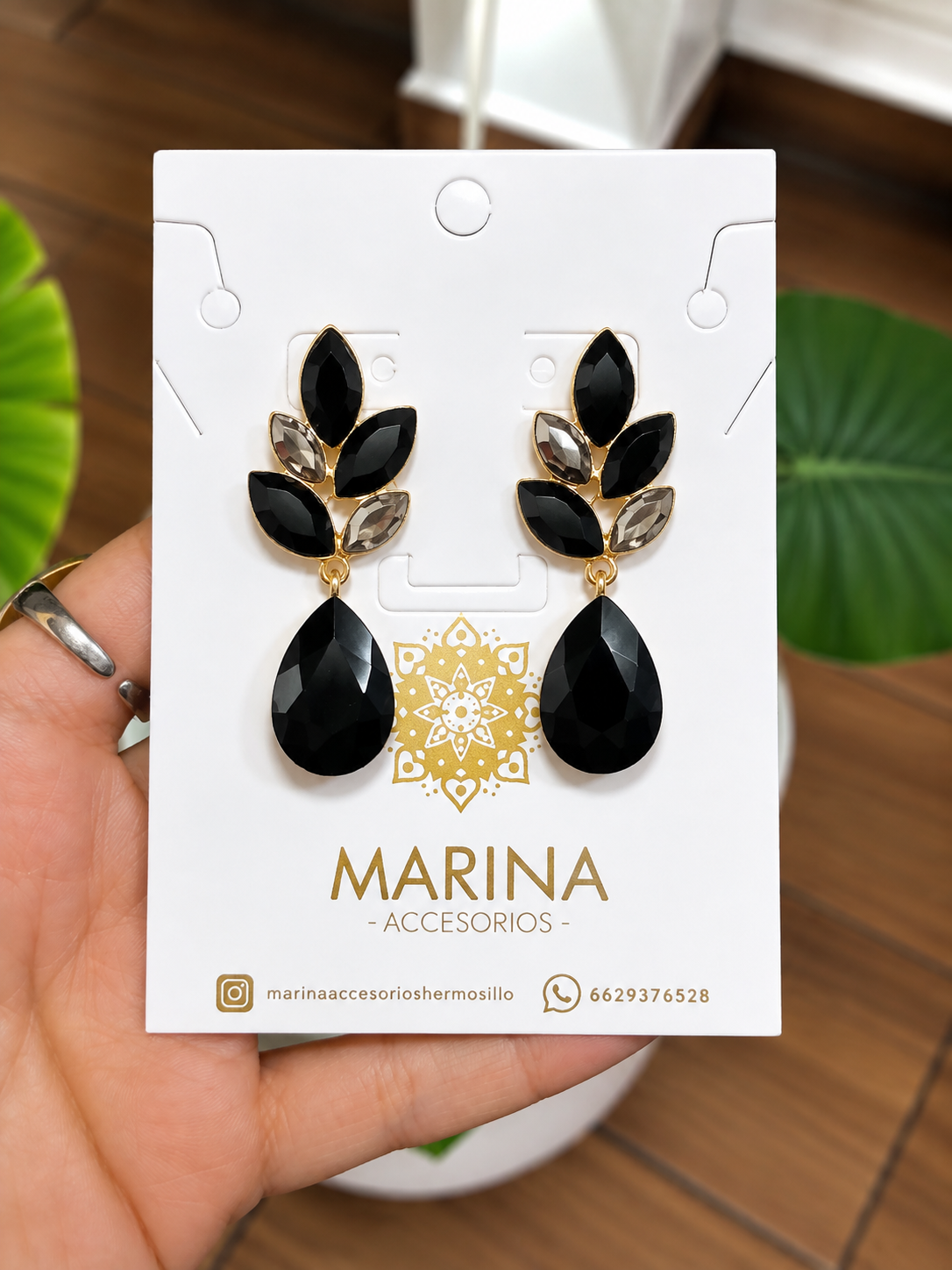 Aretes de pedrería negros