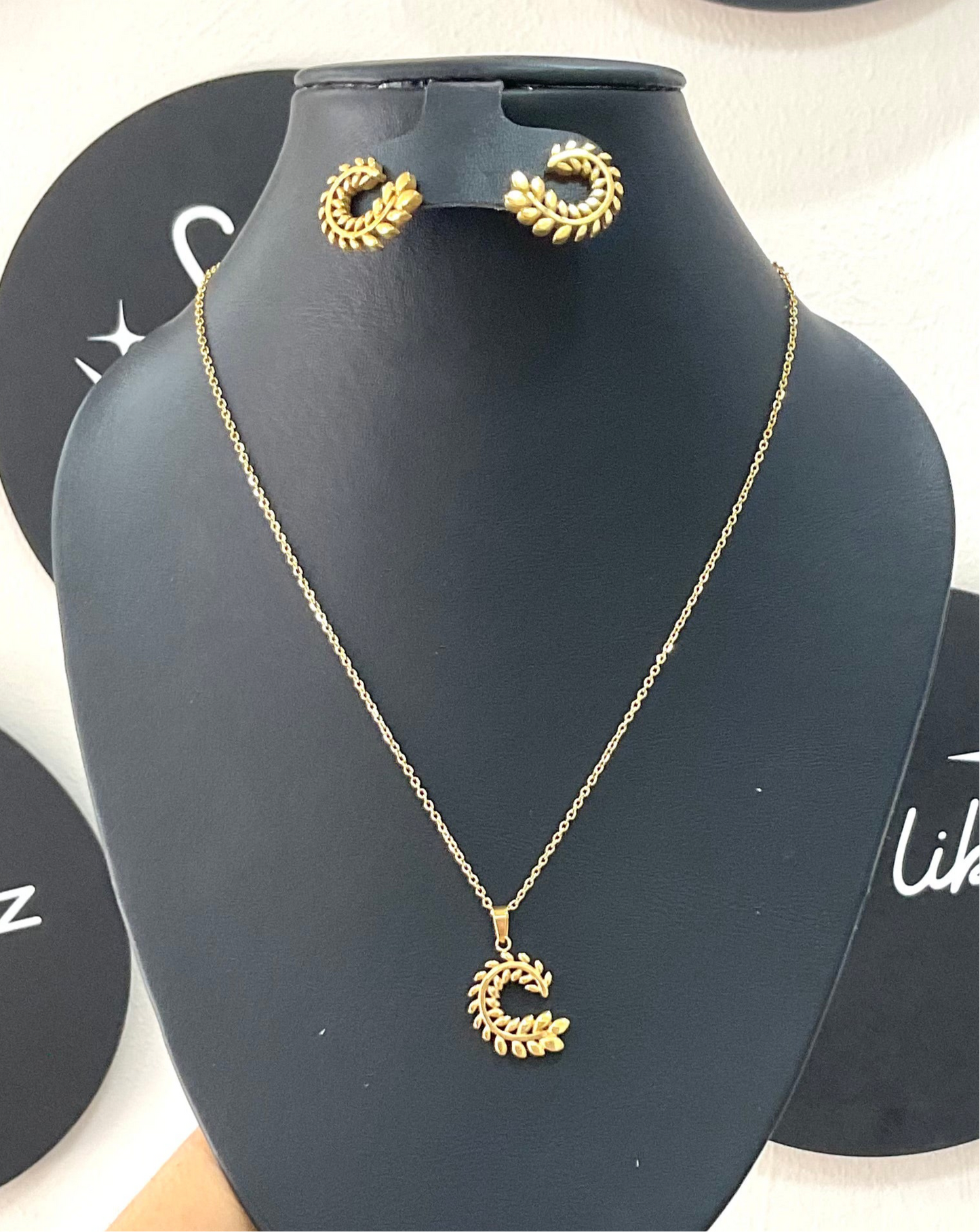 Collar hojas