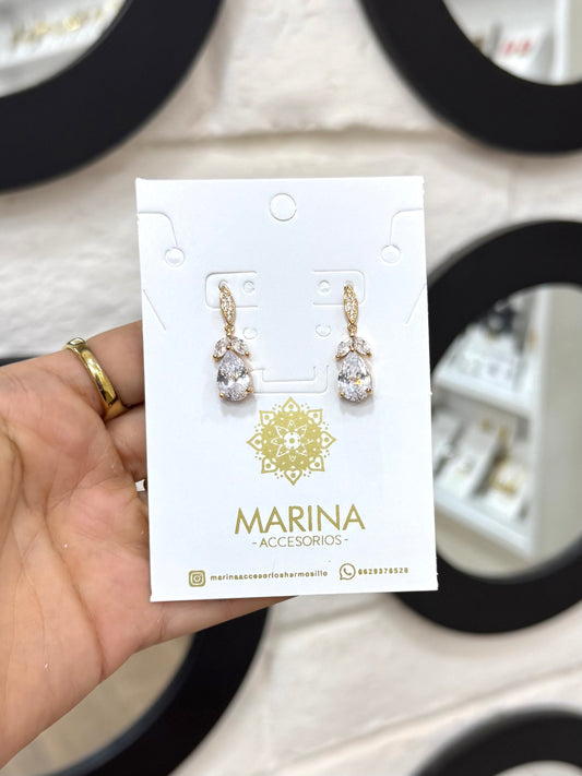 Aretes de pedrería dorados