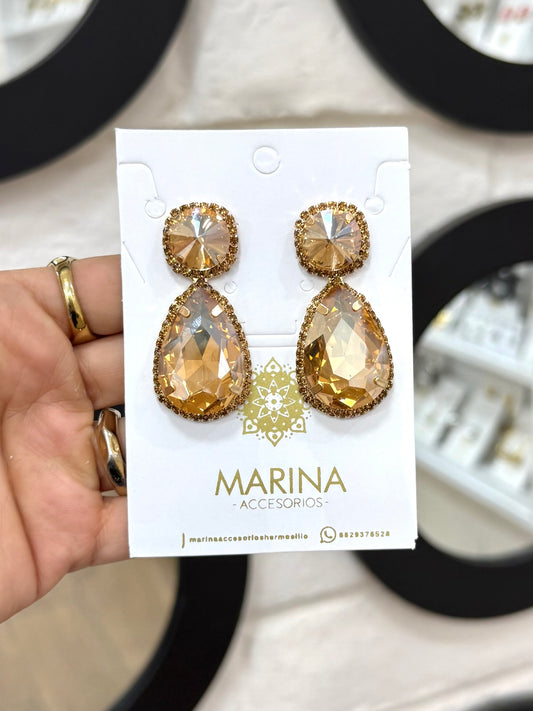 Aretes de pedrería dorados