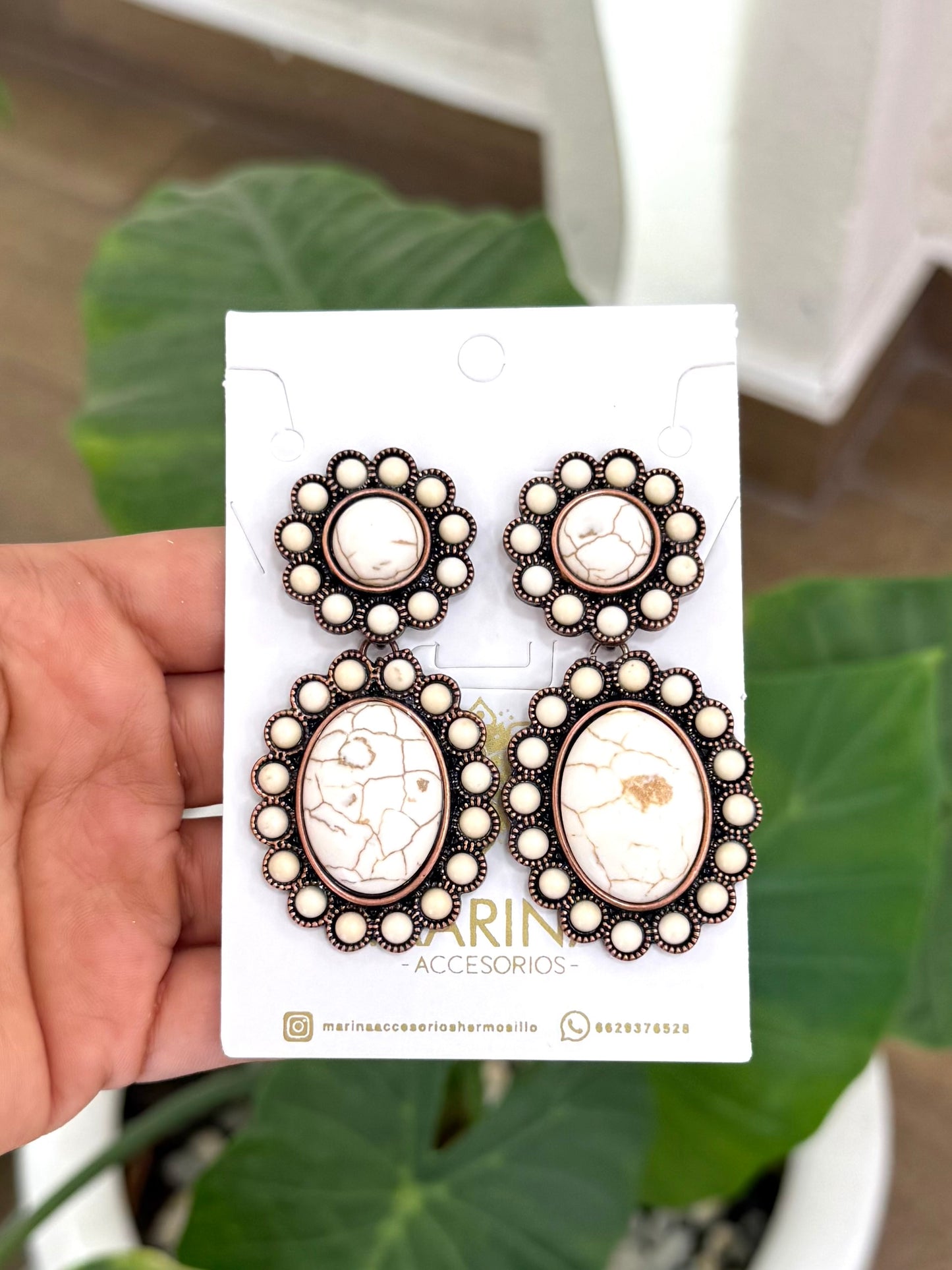 Arete casual blanco