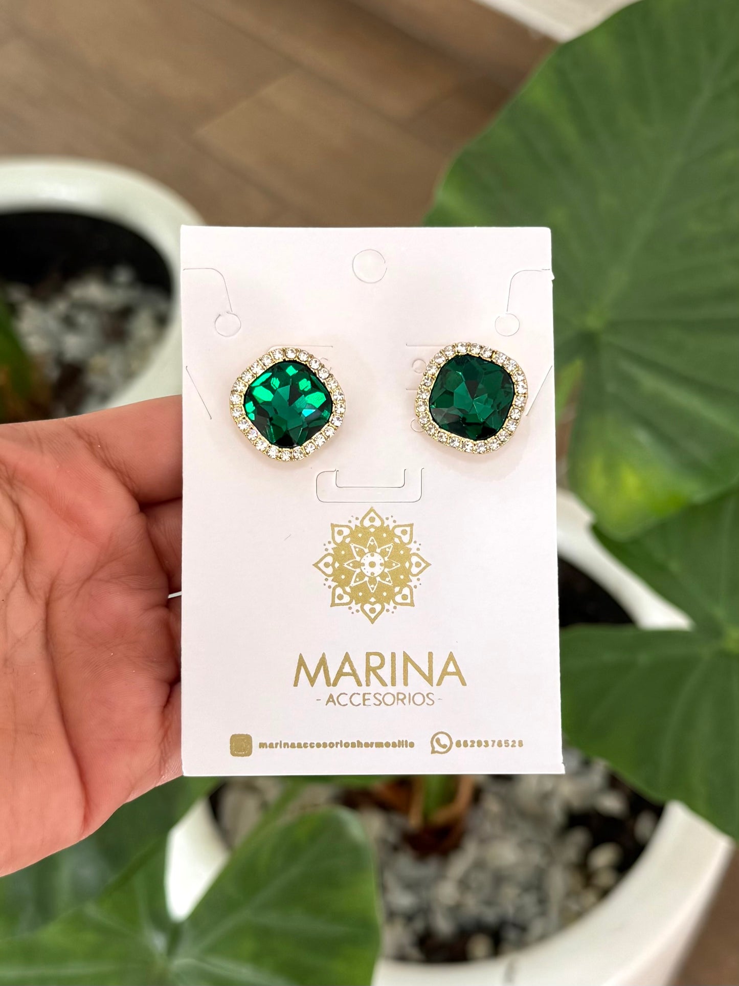 Aretes de pedrería verdes