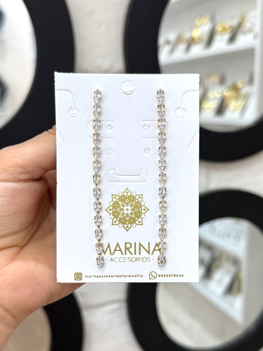 Aretes de pedrería dorados