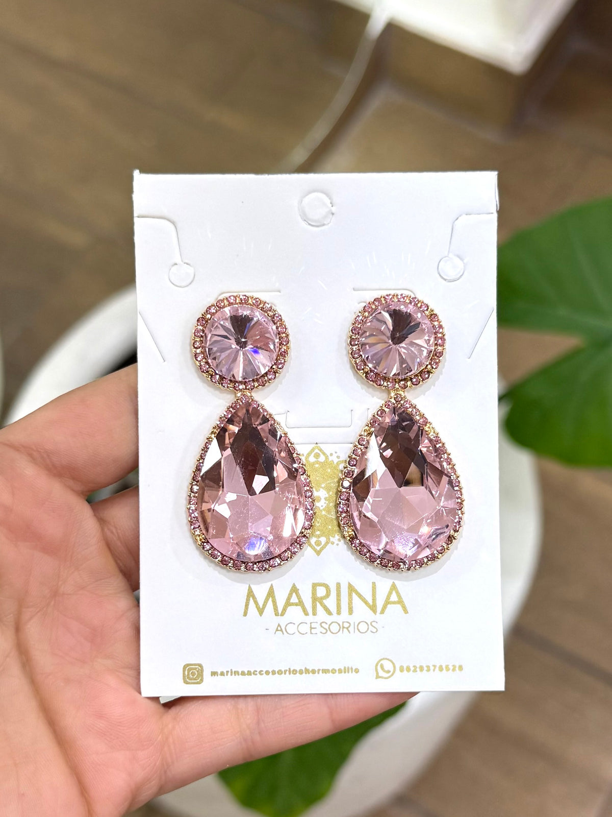 Arete de pedrería rosa