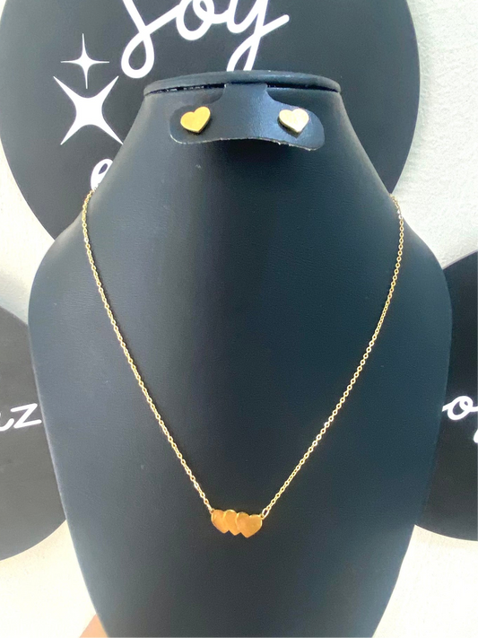 Collar dorado corazones