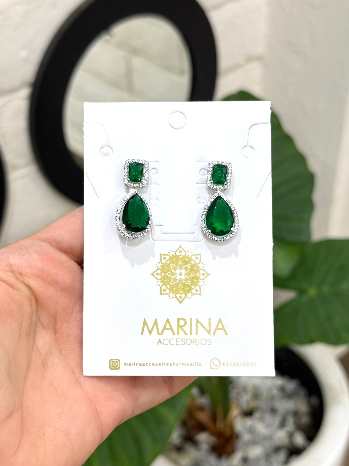 Aretes de pedrería verdes