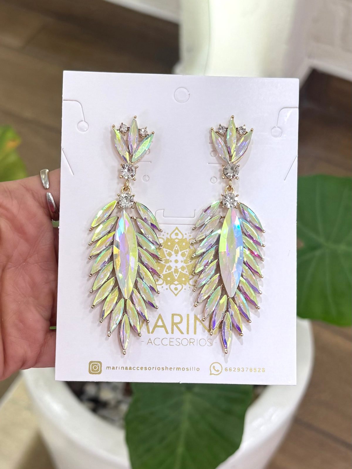 Aretes de pedrería tornasol