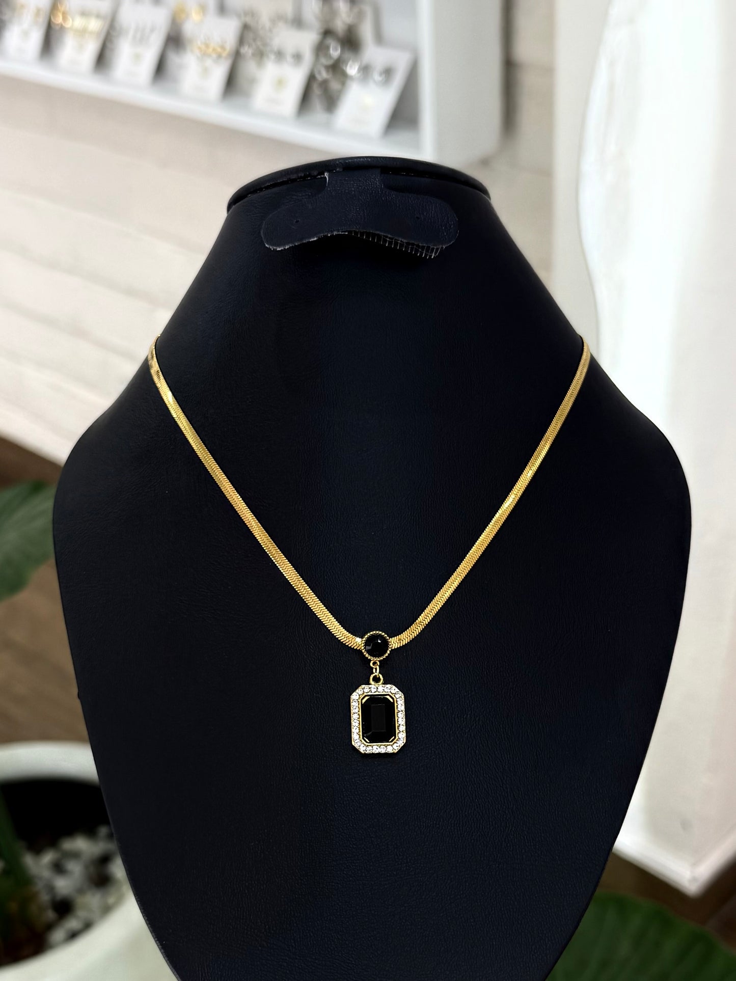 Collar negro