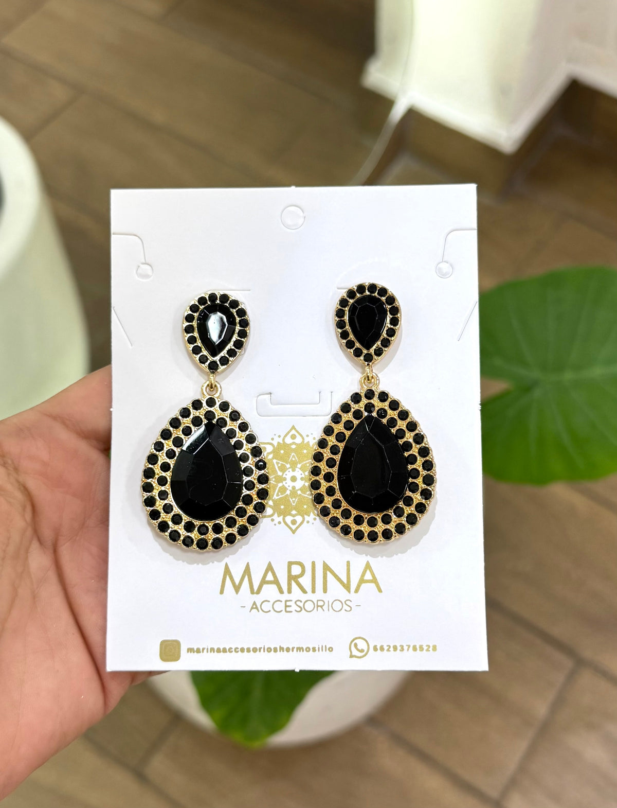 Aretes de pedrería negros