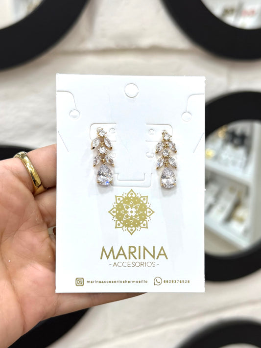 Aretes de pedrería dorados