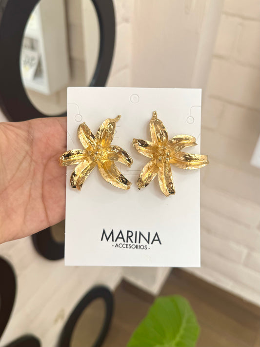 Arete casual flor forada