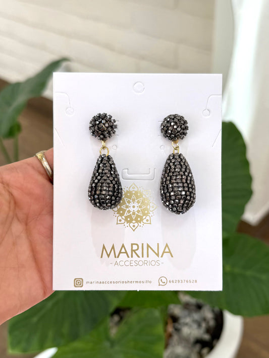 Aretes de pedrería negros